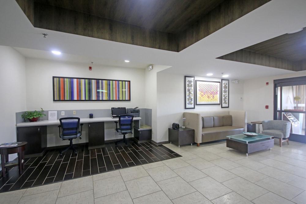 Holiday Inn Express Hotel & Suites Greensboro-East By Ihg Buitenkant foto