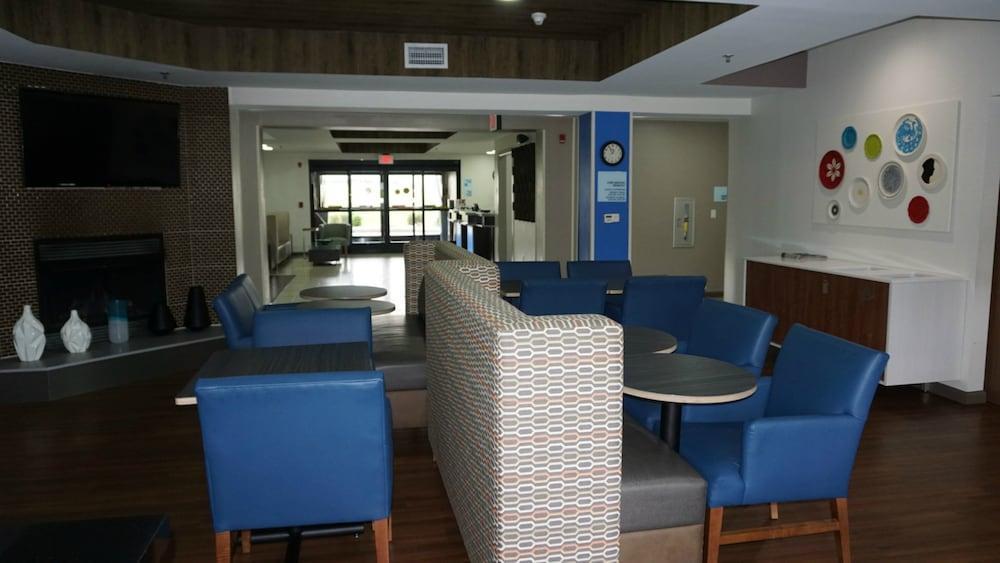 Holiday Inn Express Hotel & Suites Greensboro-East By Ihg Buitenkant foto