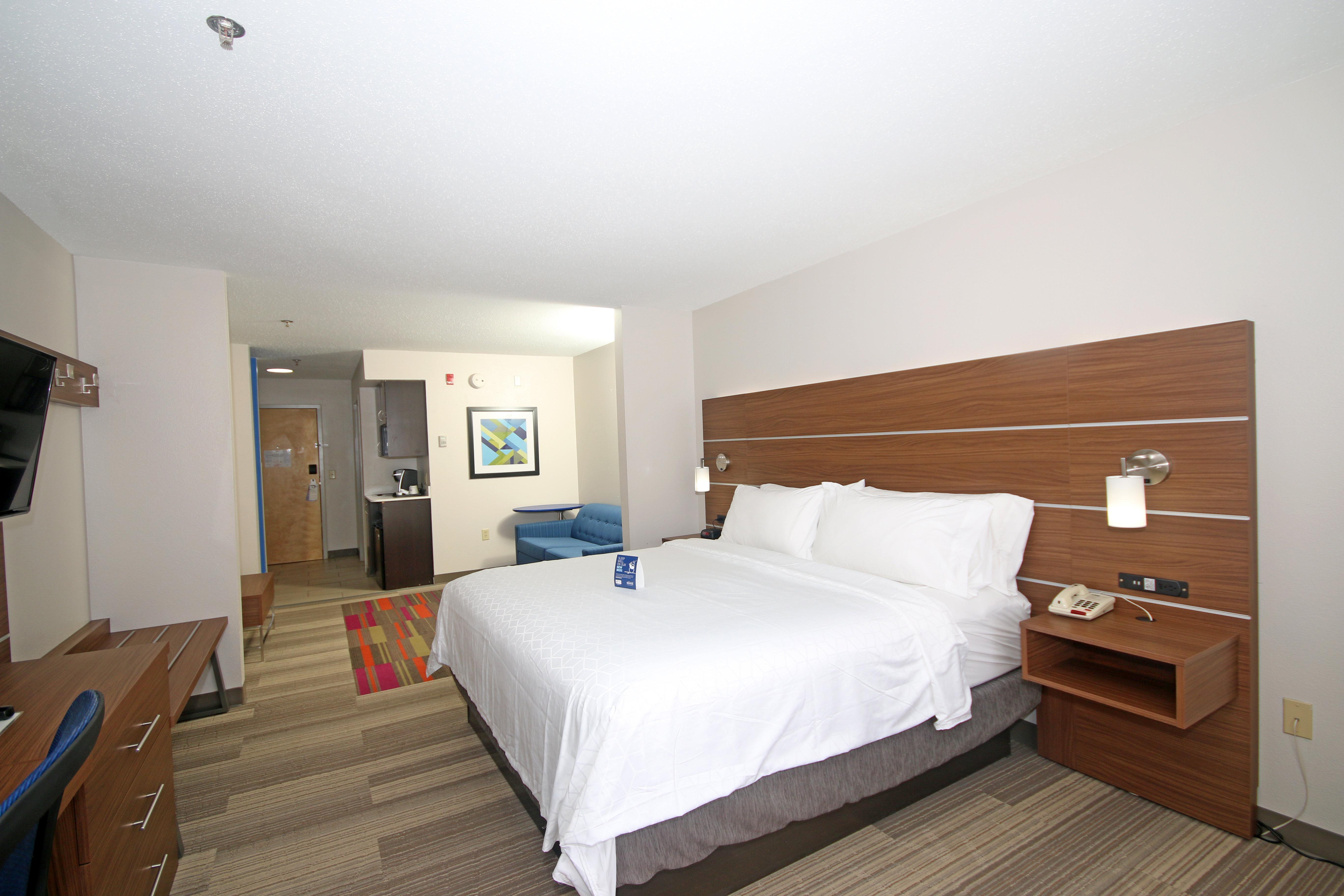 Holiday Inn Express Hotel & Suites Greensboro-East By Ihg Buitenkant foto