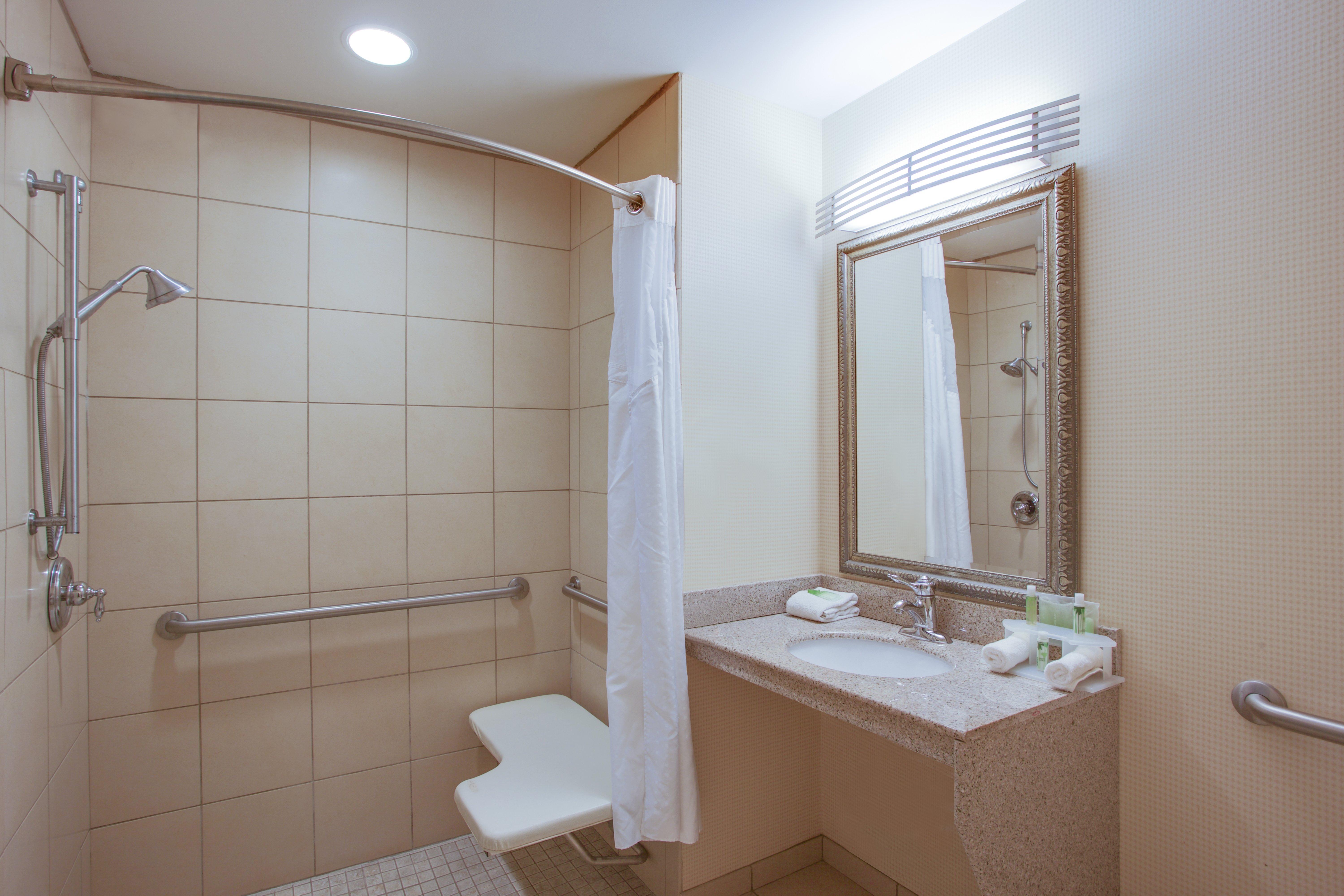Holiday Inn Express Hotel & Suites Greensboro-East By Ihg Buitenkant foto