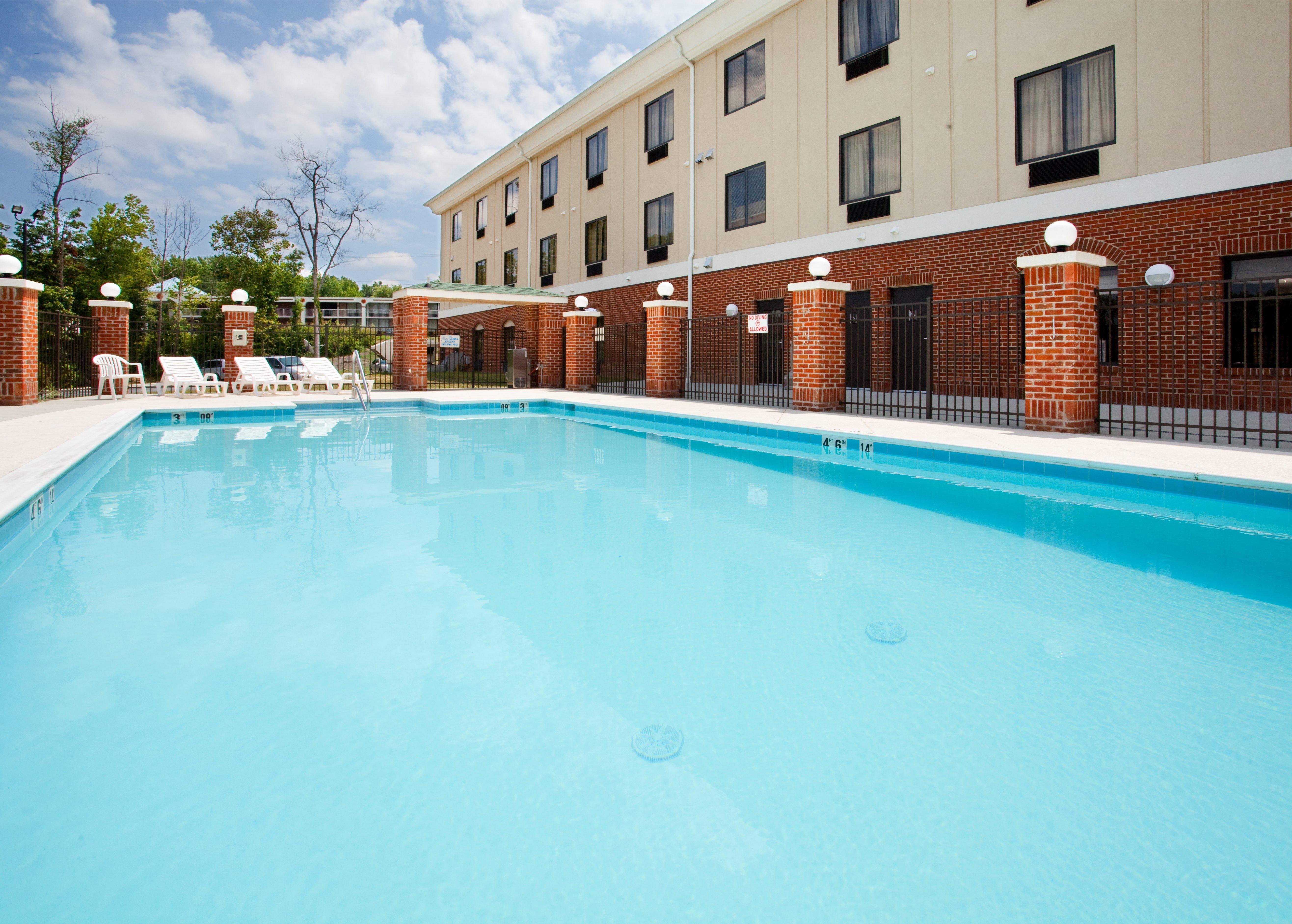 Holiday Inn Express Hotel & Suites Greensboro-East By Ihg Buitenkant foto