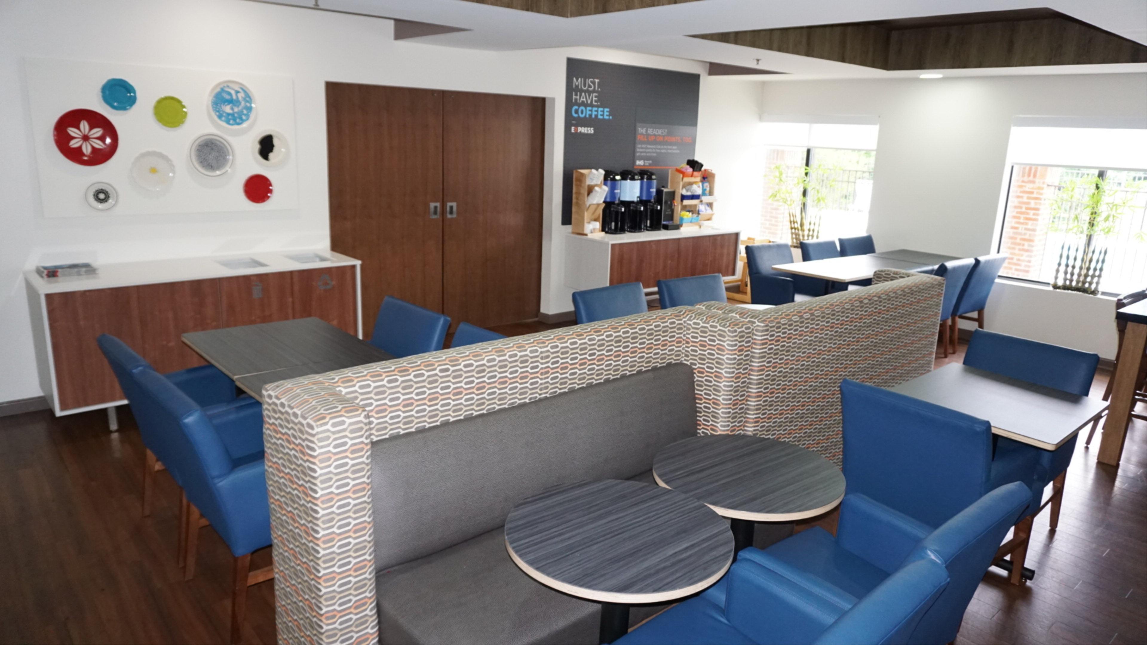 Holiday Inn Express Hotel & Suites Greensboro-East By Ihg Buitenkant foto