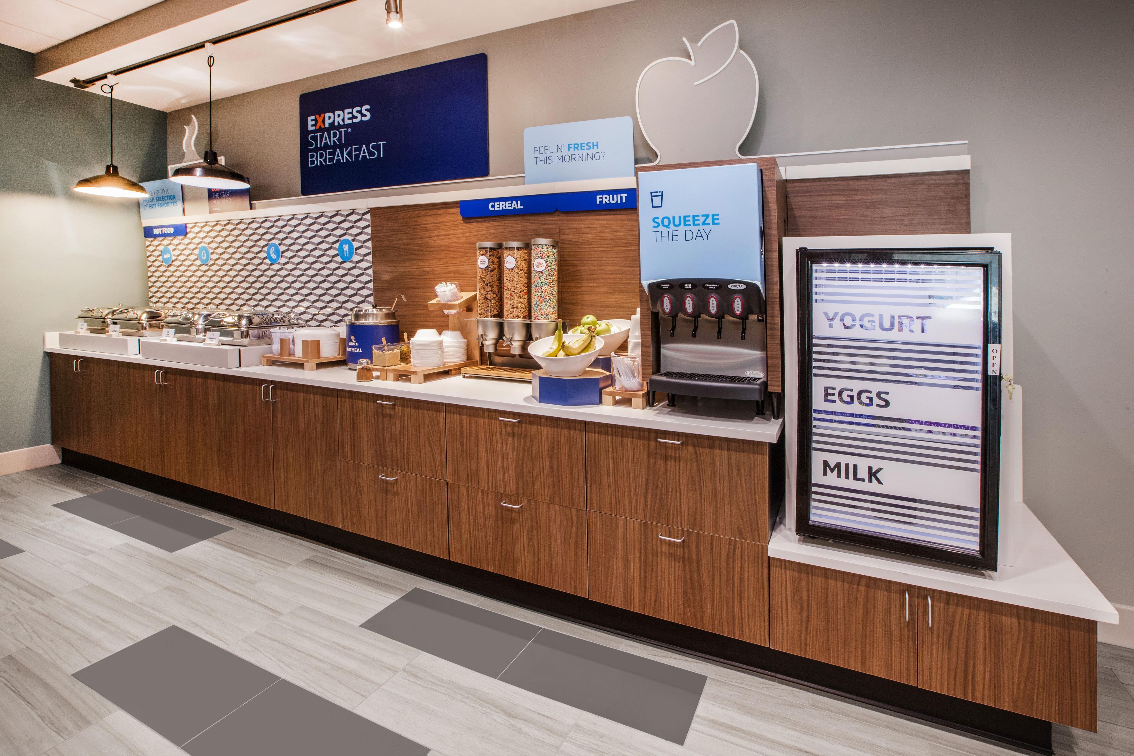 Holiday Inn Express Hotel & Suites Greensboro-East By Ihg Buitenkant foto