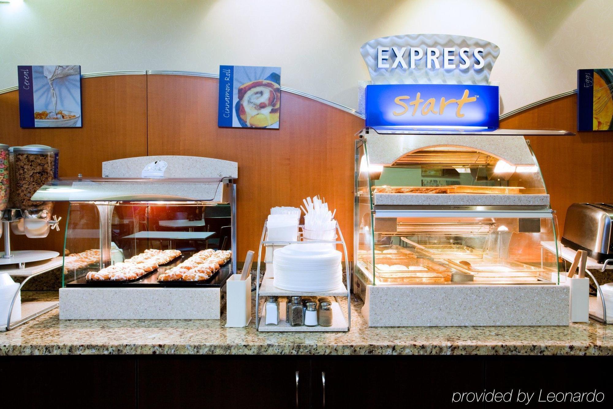 Holiday Inn Express Hotel & Suites Greensboro-East By Ihg Buitenkant foto