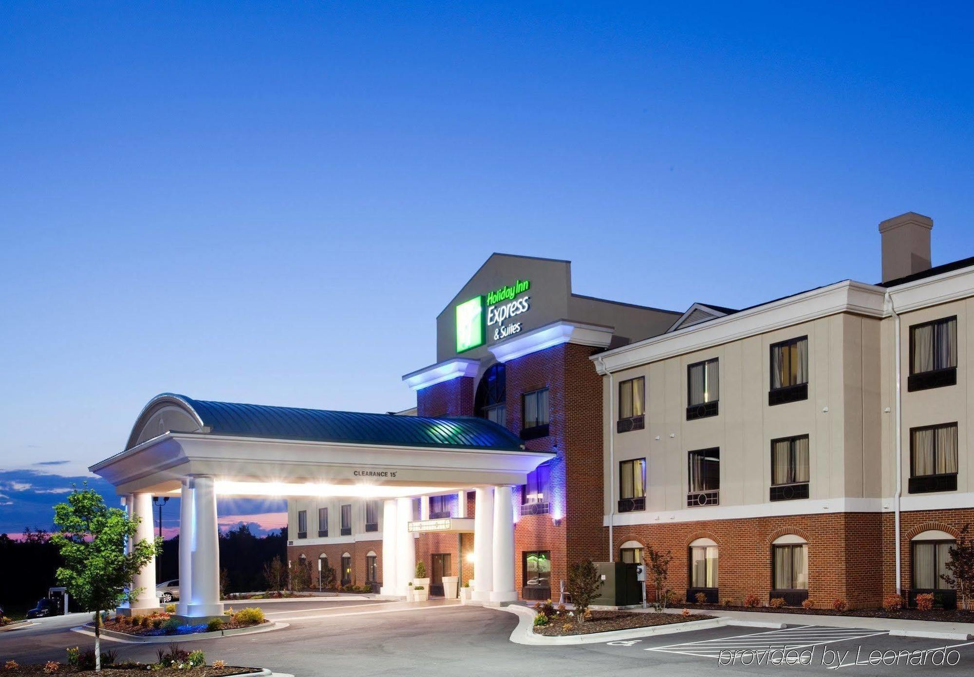 Holiday Inn Express Hotel & Suites Greensboro-East By Ihg Buitenkant foto