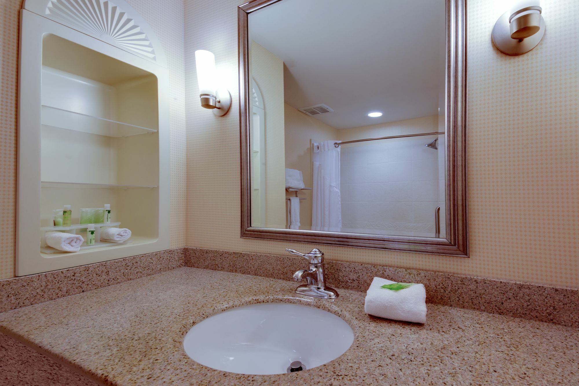 Holiday Inn Express Hotel & Suites Greensboro-East By Ihg Buitenkant foto