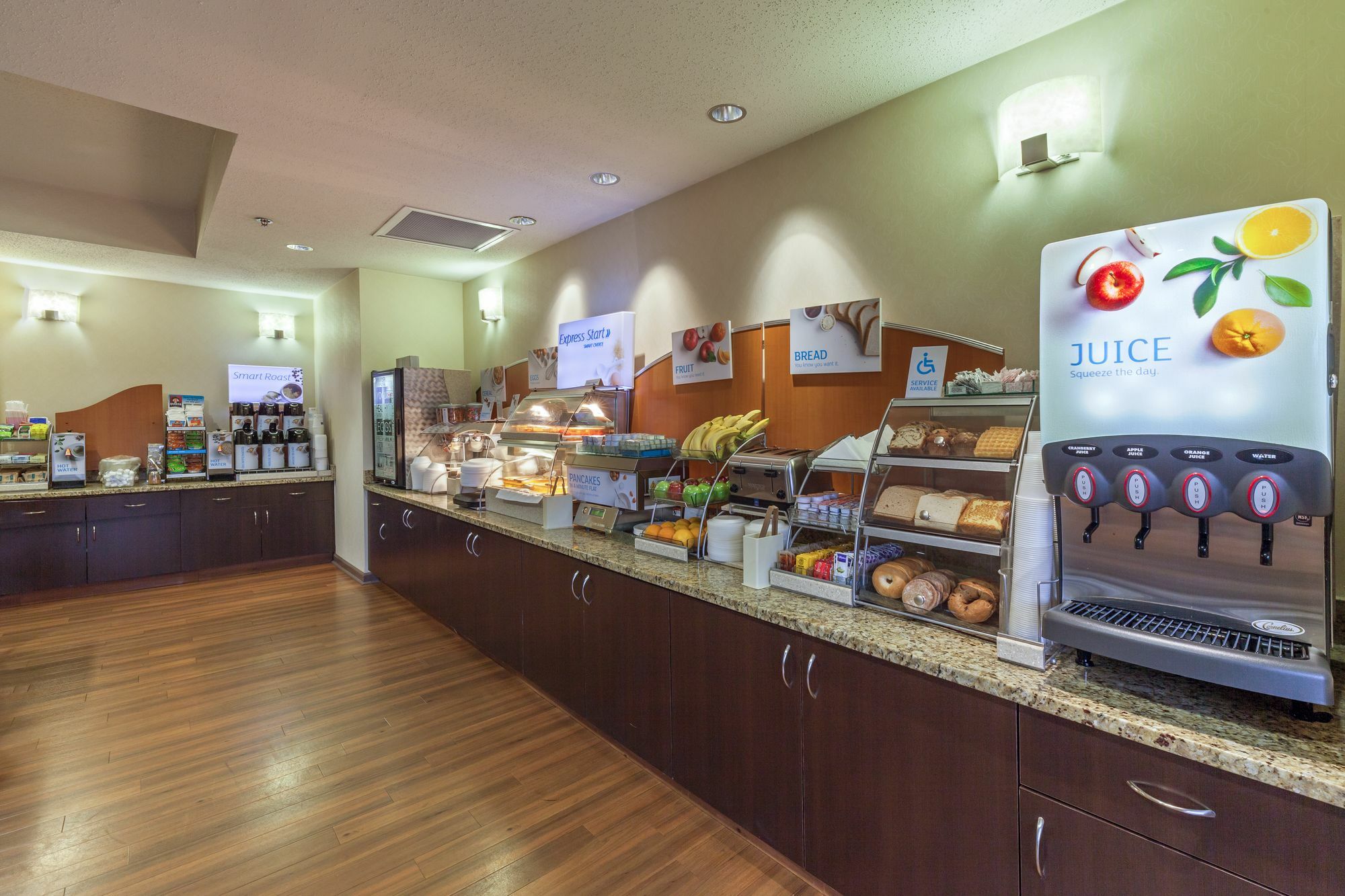Holiday Inn Express Hotel & Suites Greensboro-East By Ihg Buitenkant foto