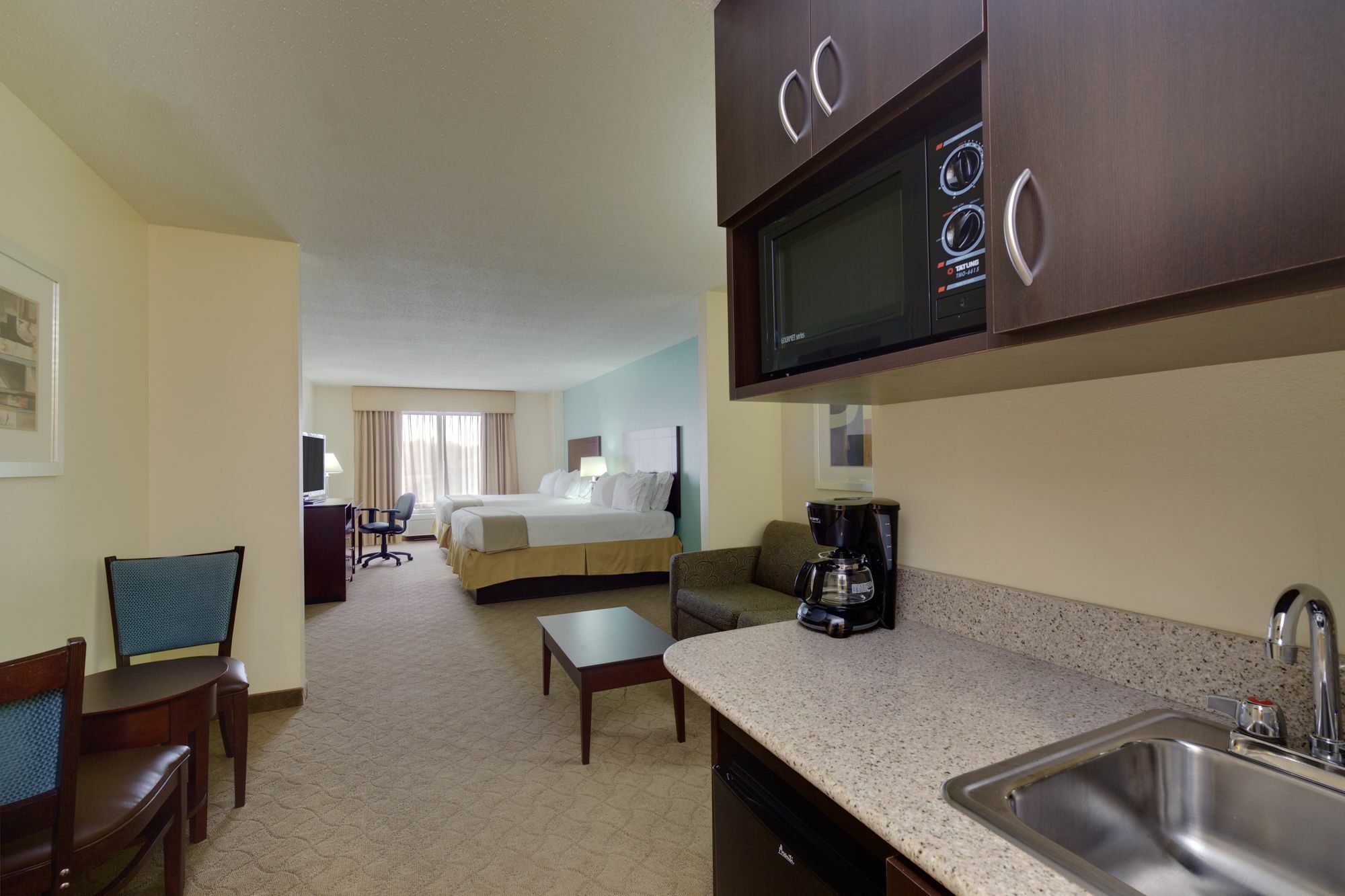 Holiday Inn Express Hotel & Suites Greensboro-East By Ihg Buitenkant foto