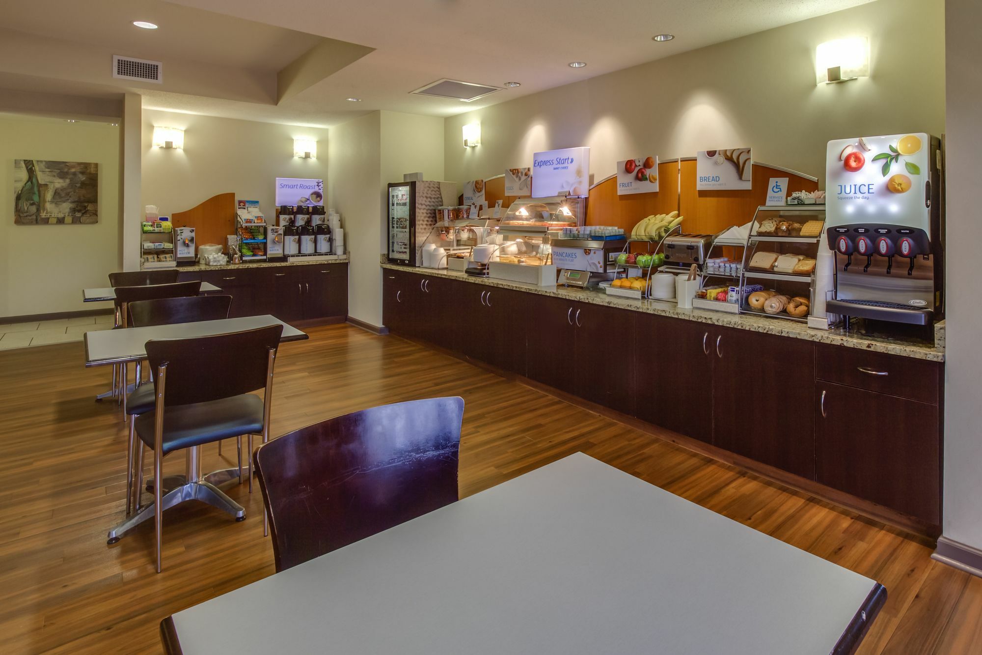 Holiday Inn Express Hotel & Suites Greensboro-East By Ihg Buitenkant foto